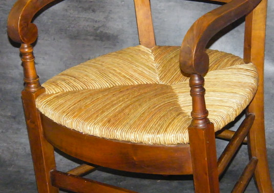 Les deux Rempailleurs du 93 ( Seine-Saint-Denis ) : Votre artisan rempailleur et canneur réalise le rempaillage et cannage de vos chaises, fauteuils, bancs, tabourets, tables basses, etc. Tapissier, tapisserie d’ameublement, canneur, cannage et rempailleur, rempaillage de chaise, remise en état de sièges anciens, fauteuils ...